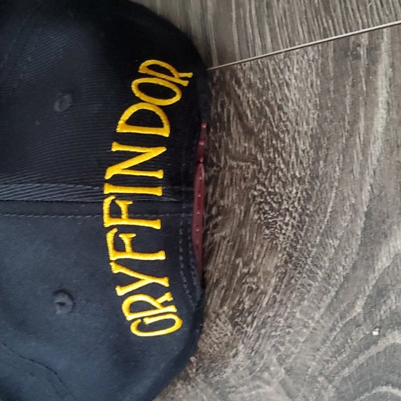 Harry Potter GRYFFINDOR ADJUSTABLE SNAPBACK HAT- Brand new - Picture 4 of 8